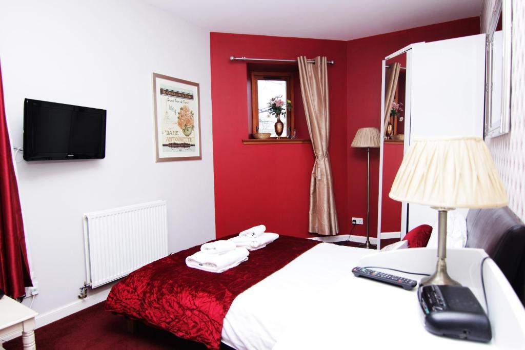 Rosemount Palace Aberdeen Room photo