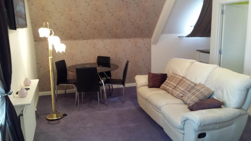 Rosemount Palace Aberdeen Room photo